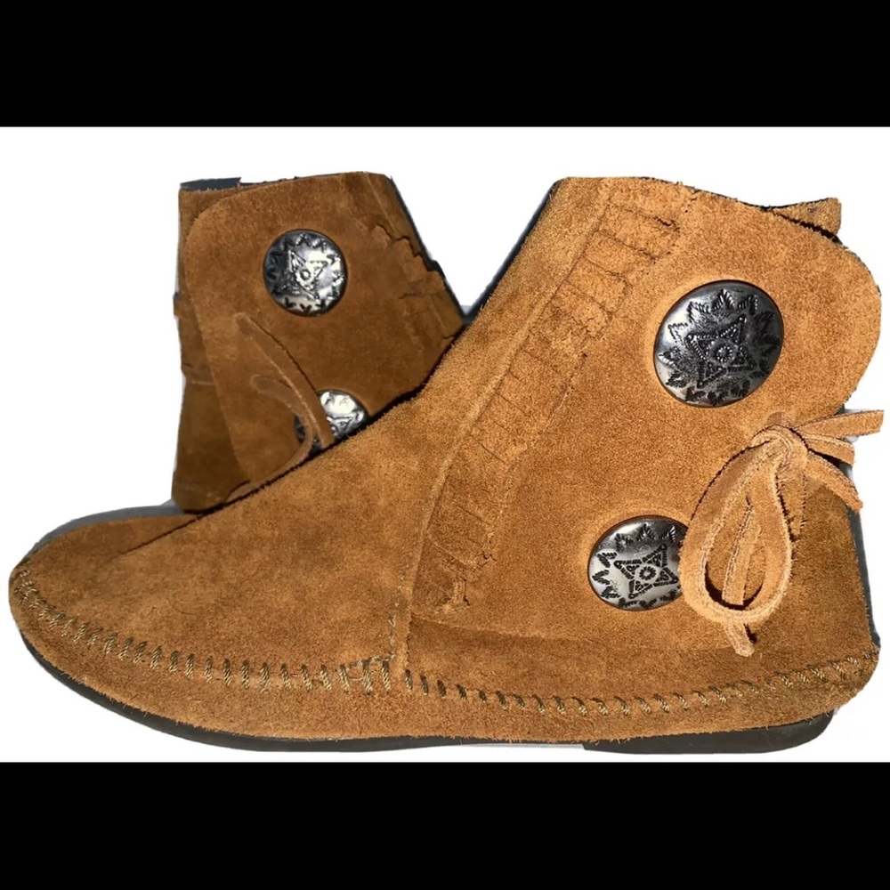 Minnetonka two button boots tan